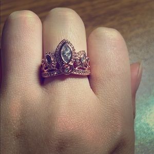 Tiara ring